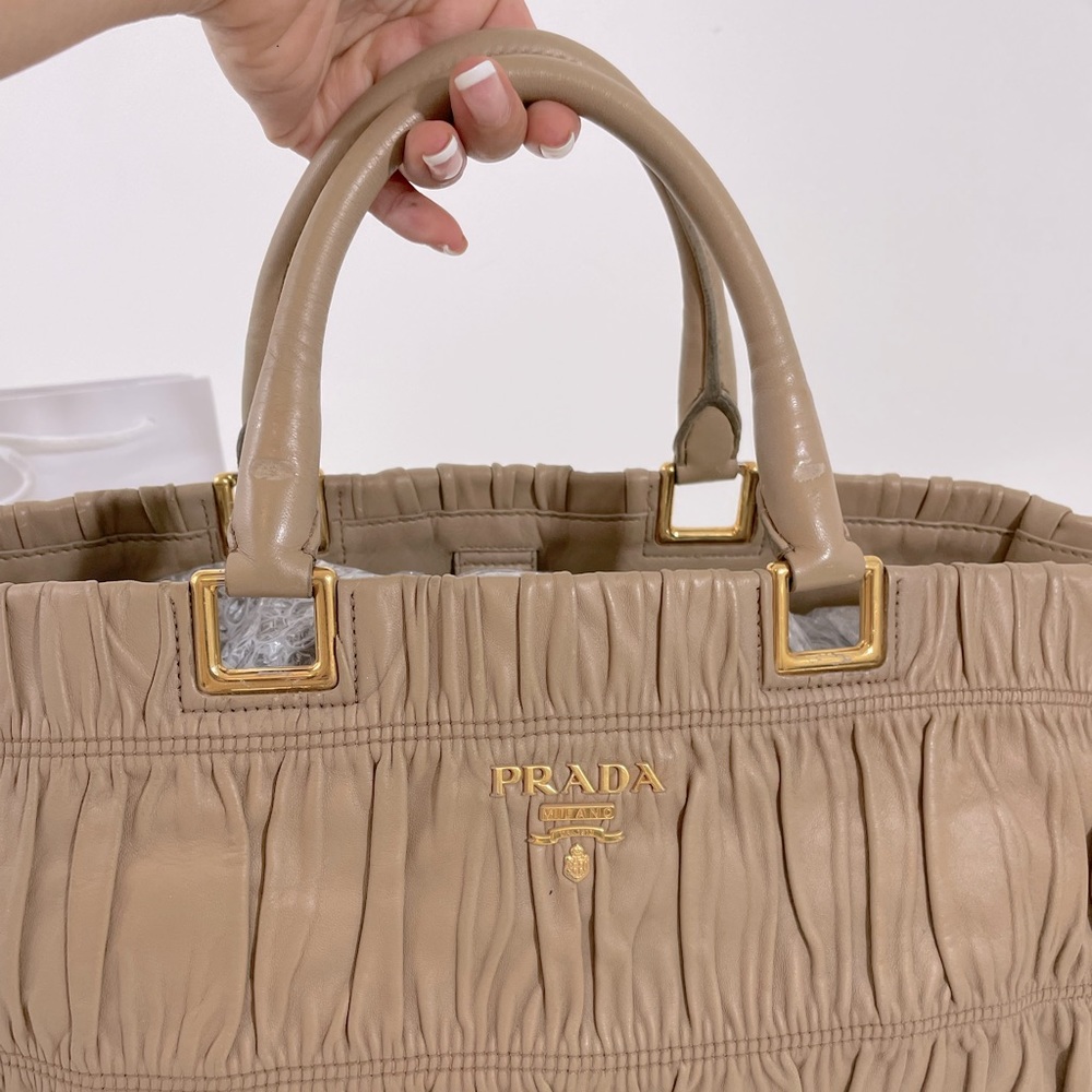 Prada
Prada Champagne Gaufre Leather Shopping Tote - Picture 3 of 12